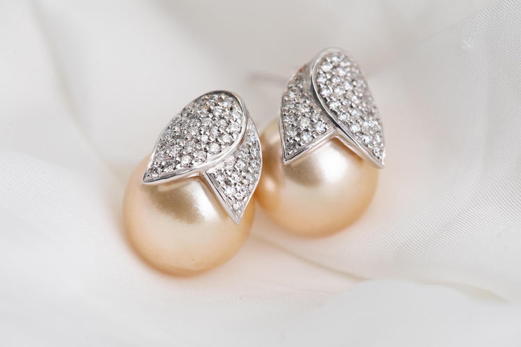 Margarite Petal Stud Earrings